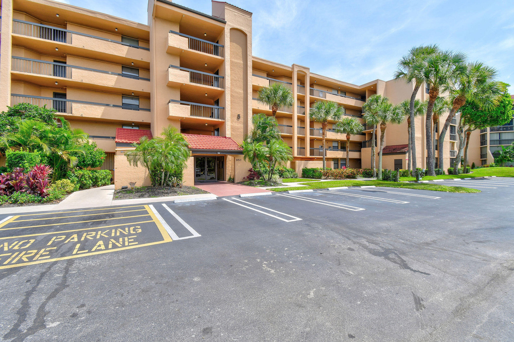 950 Egret Circle - Photo 1