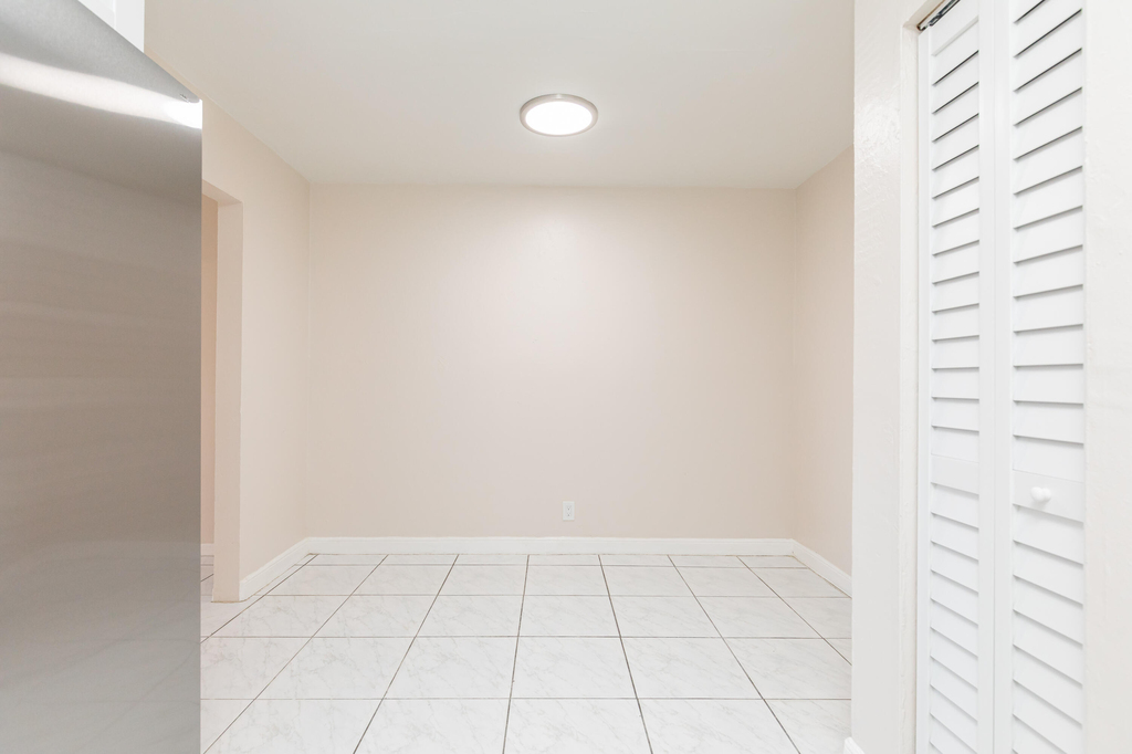 7750 Sw 10th Court - Photo 6