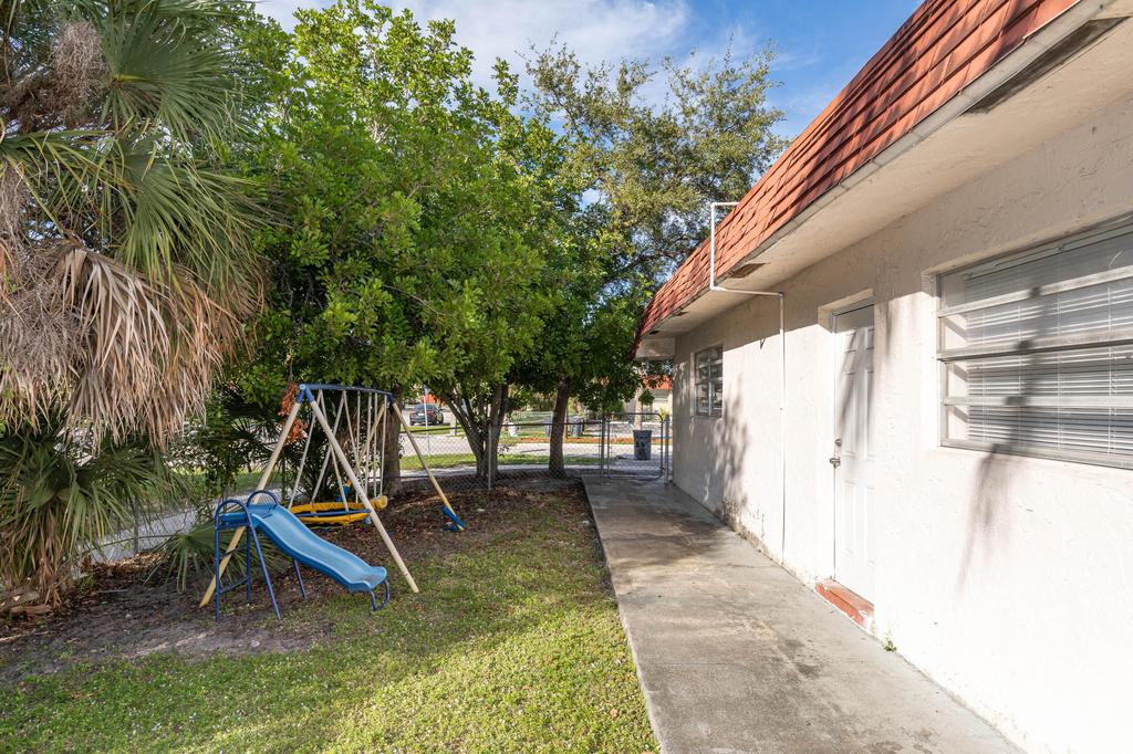 7750 Sw 10th Court - Photo 30