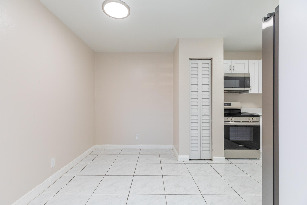7750 Sw 10th Court - Photo 5