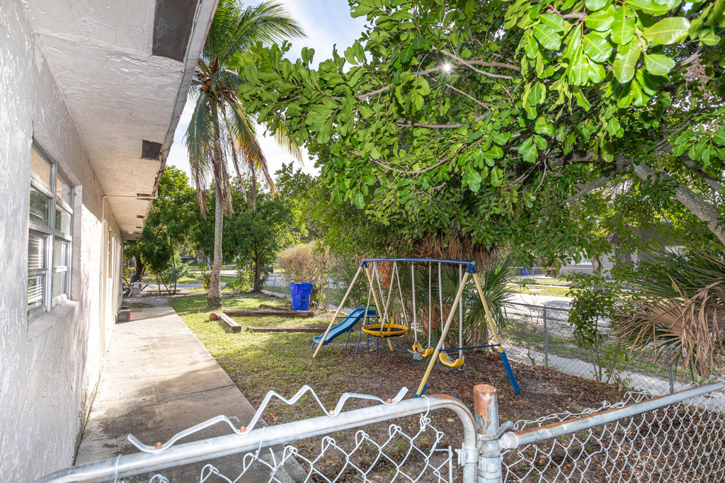 7750 Sw 10th Court - Photo 28