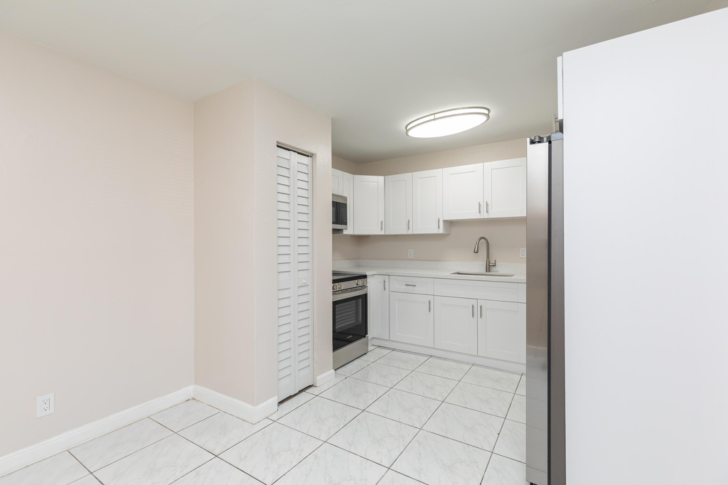 7750 Sw 10th Court - Photo 3