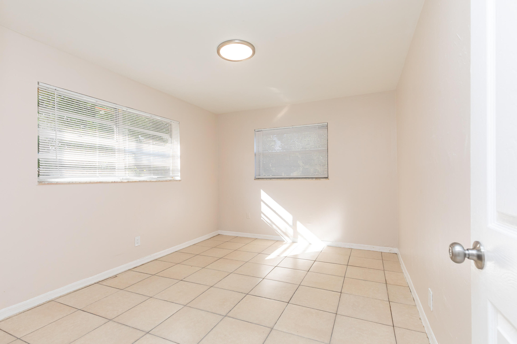 7750 Sw 10th Court - Photo 17