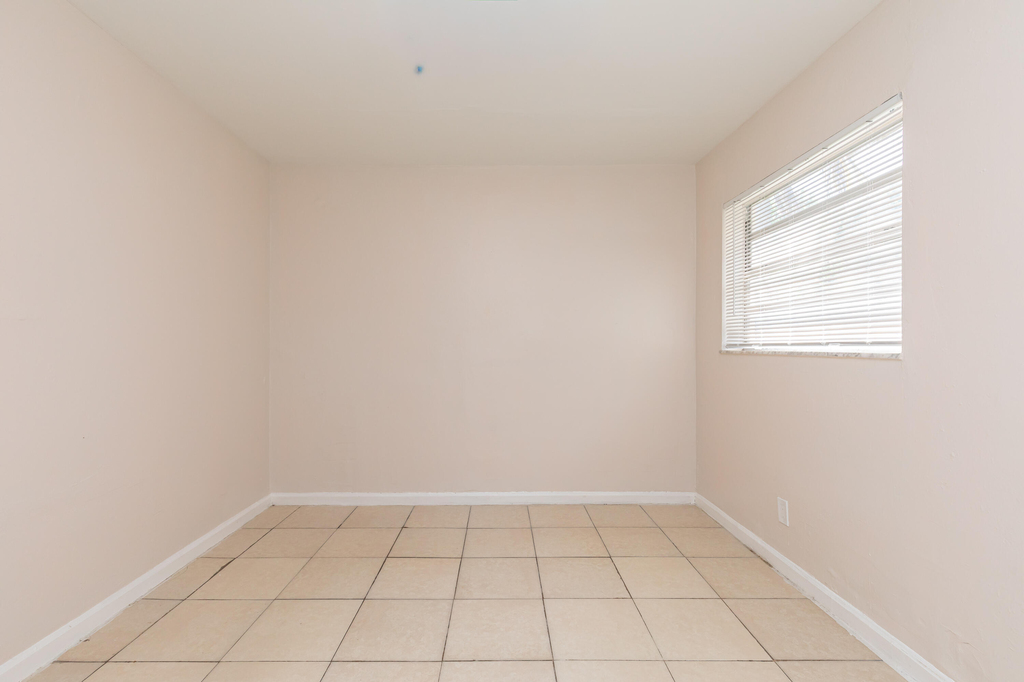 7750 Sw 10th Court - Photo 16