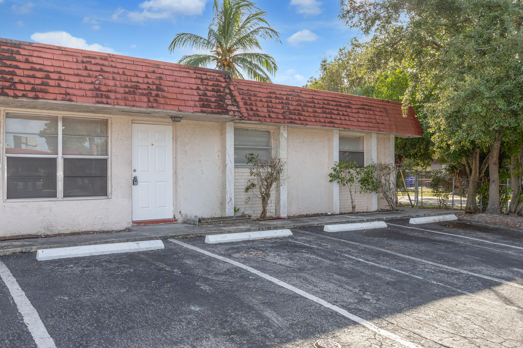 7750 Sw 10th Court - Photo 32
