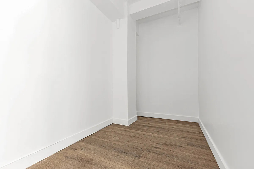 255 West 36th Street - Photo 6