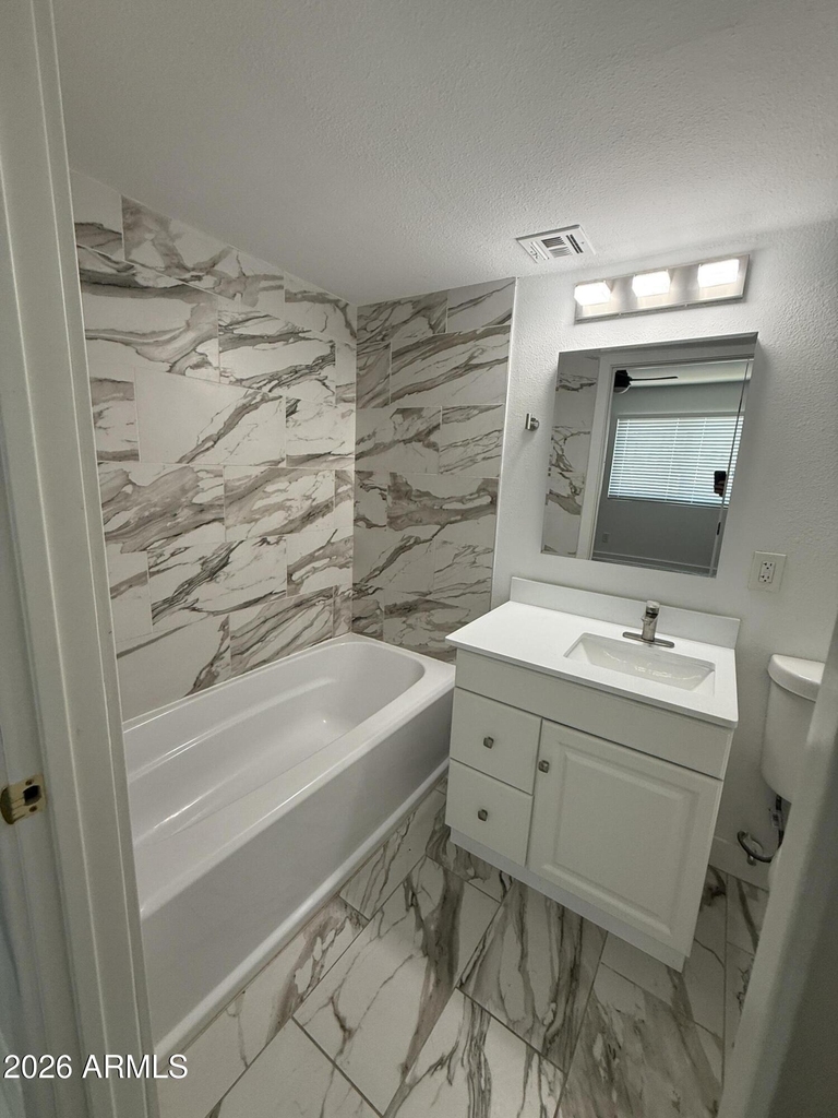 812 W 14th Street - Photo 18