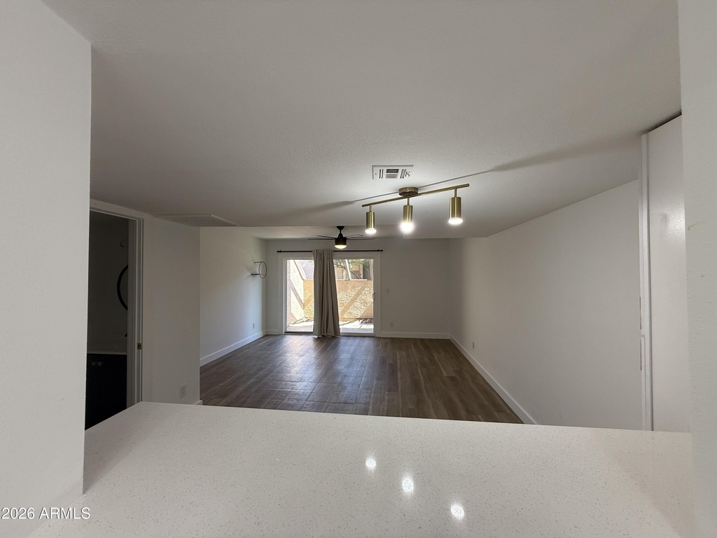 812 W 14th Street - Photo 4