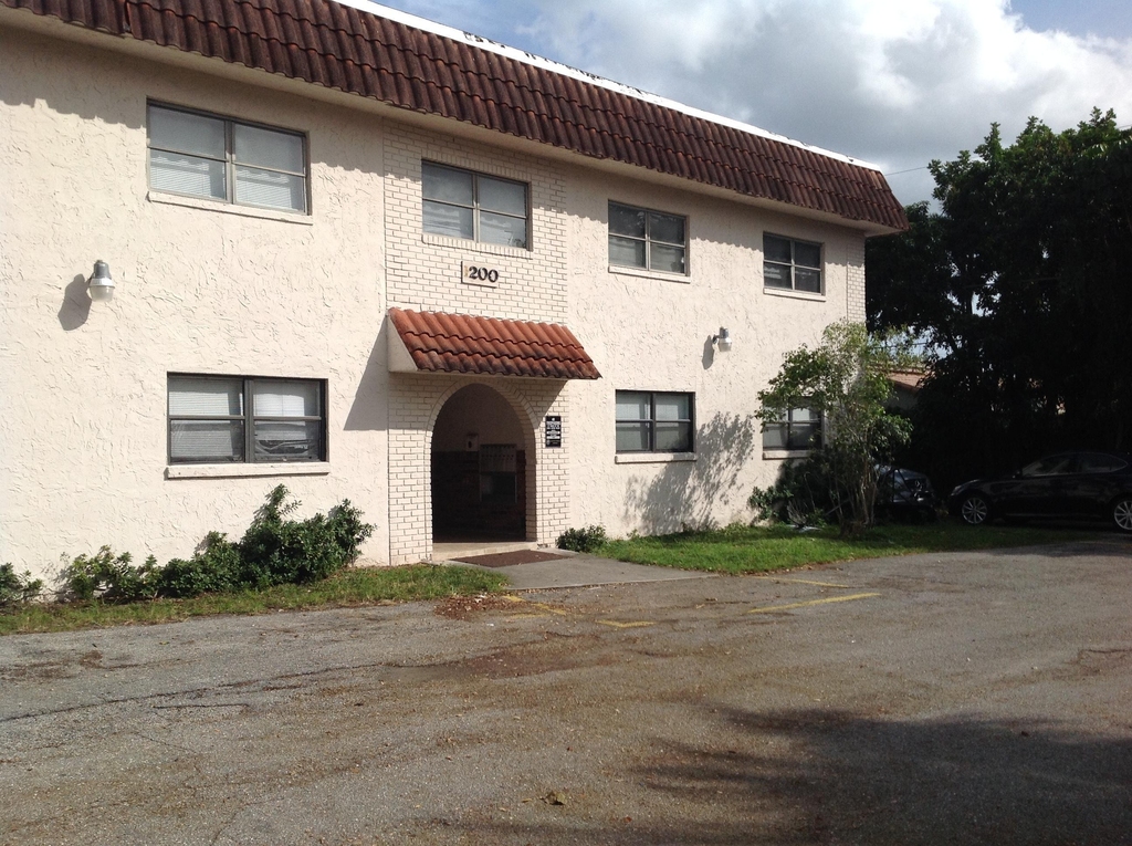1195 Nw 16th Avenue - Photo 2