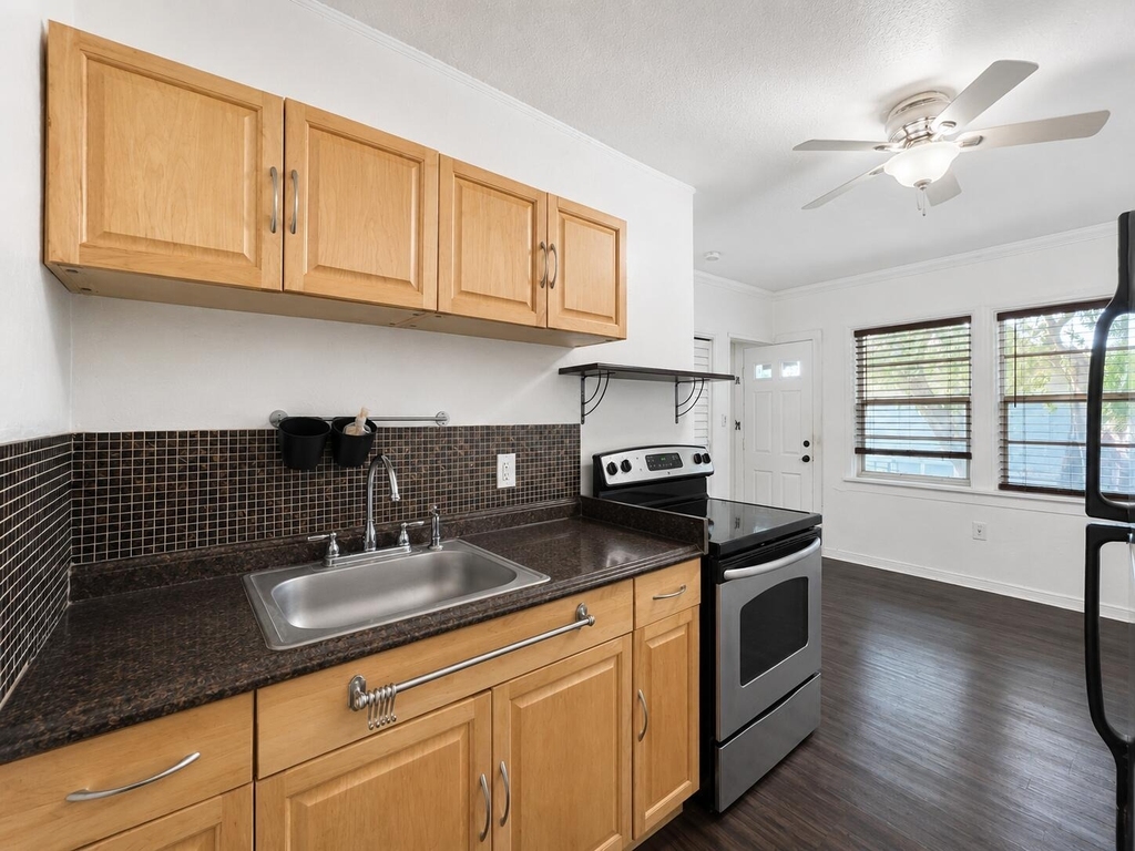 1857 Buchanan Street - Photo 2