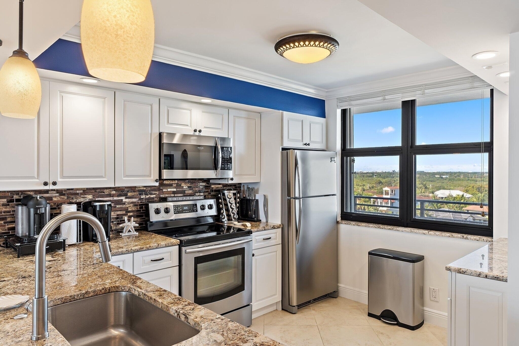 840 Ocean Drive - Photo 3