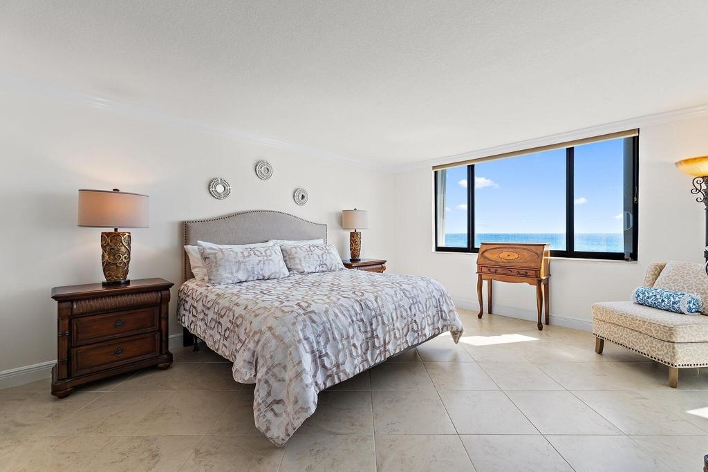840 Ocean Drive - Photo 18