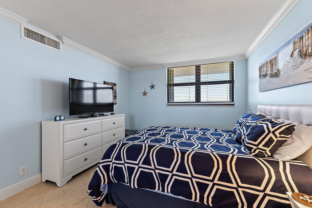 840 Ocean Drive - Photo 25