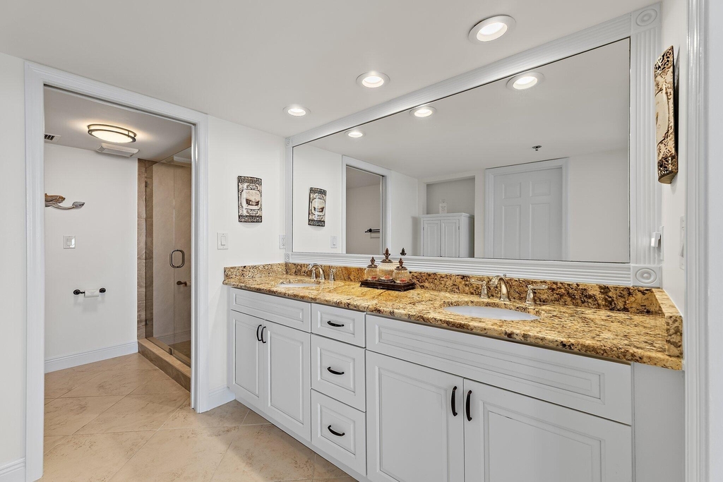 840 Ocean Drive - Photo 22