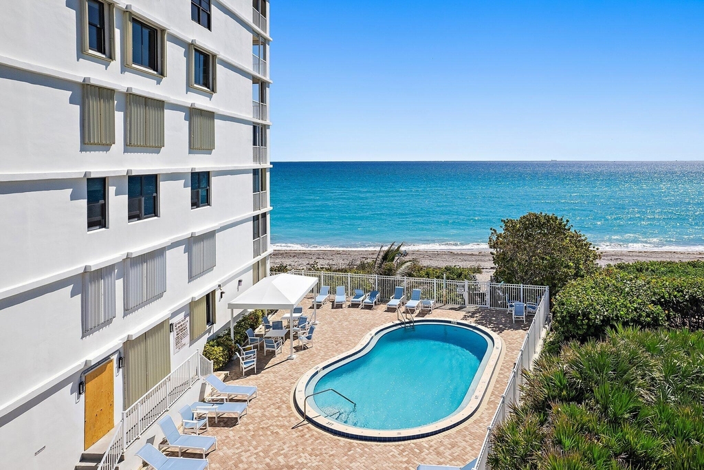 840 Ocean Drive - Photo 32