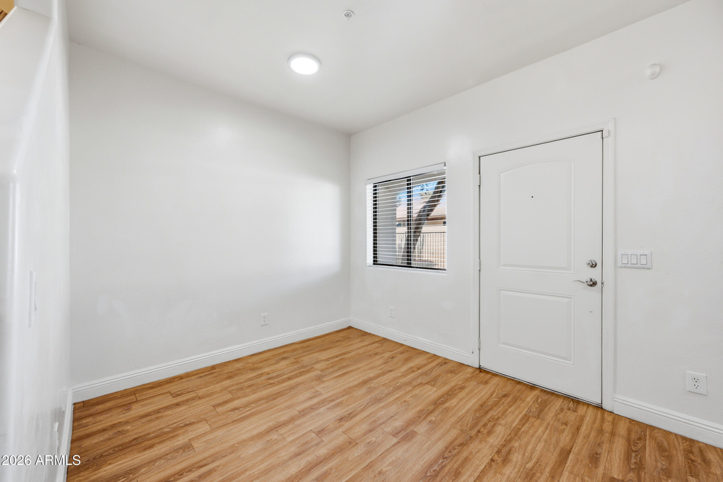 4608 W Maryland Avenue - Photo 2