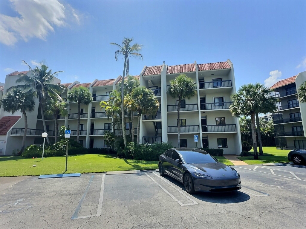 3050 Presidential Way - Photo 22