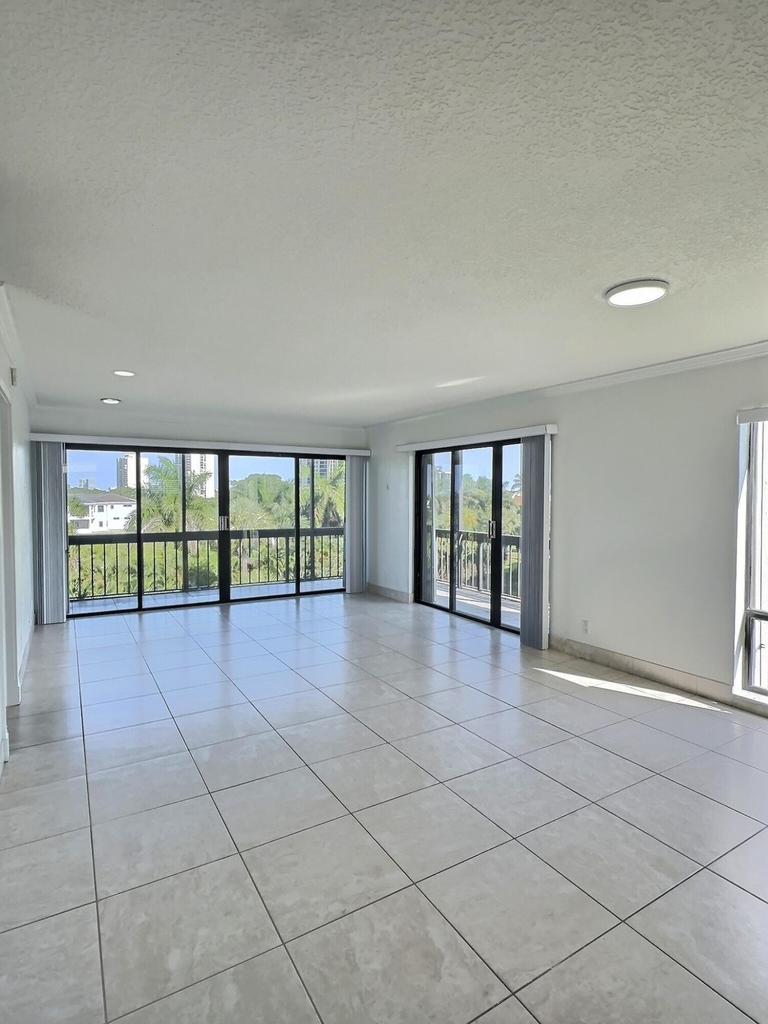 3050 Presidential Way - Photo 2