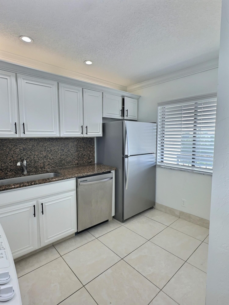 3050 Presidential Way - Photo 8