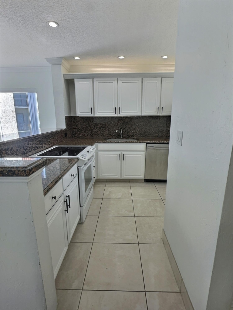 3050 Presidential Way - Photo 7