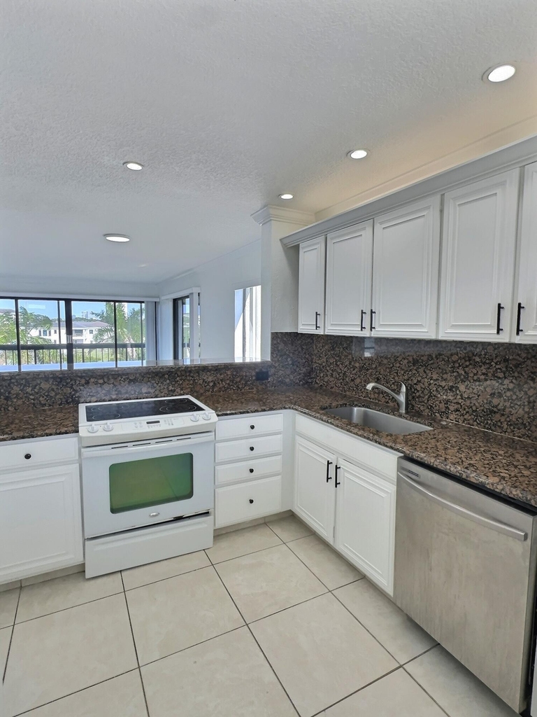 3050 Presidential Way - Photo 9