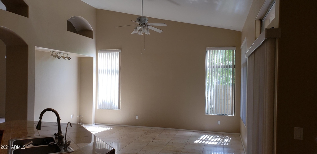 16402 N 39th Place - Photo 9