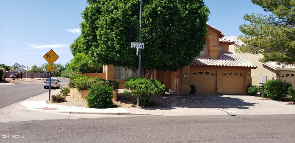 16402 N 39th Place - Photo 0