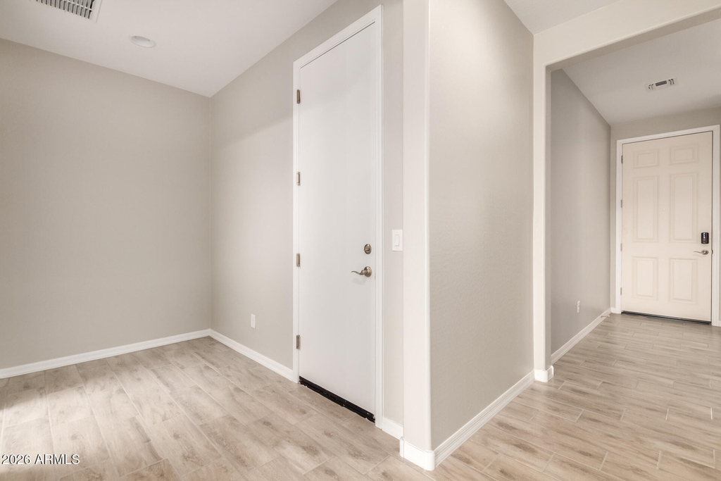 1275 E Jahns Drive - Photo 3