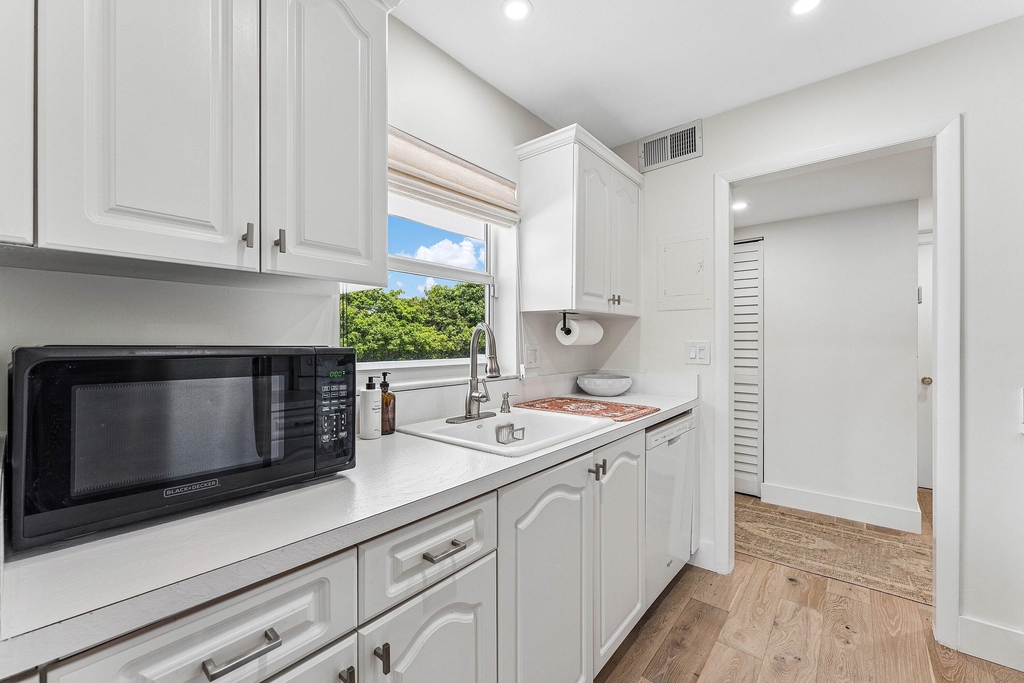 207 Tropic Isle Drive - Photo 10