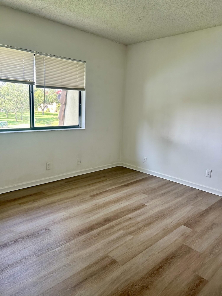 11606 Royal Palm Boulevard - Photo 21