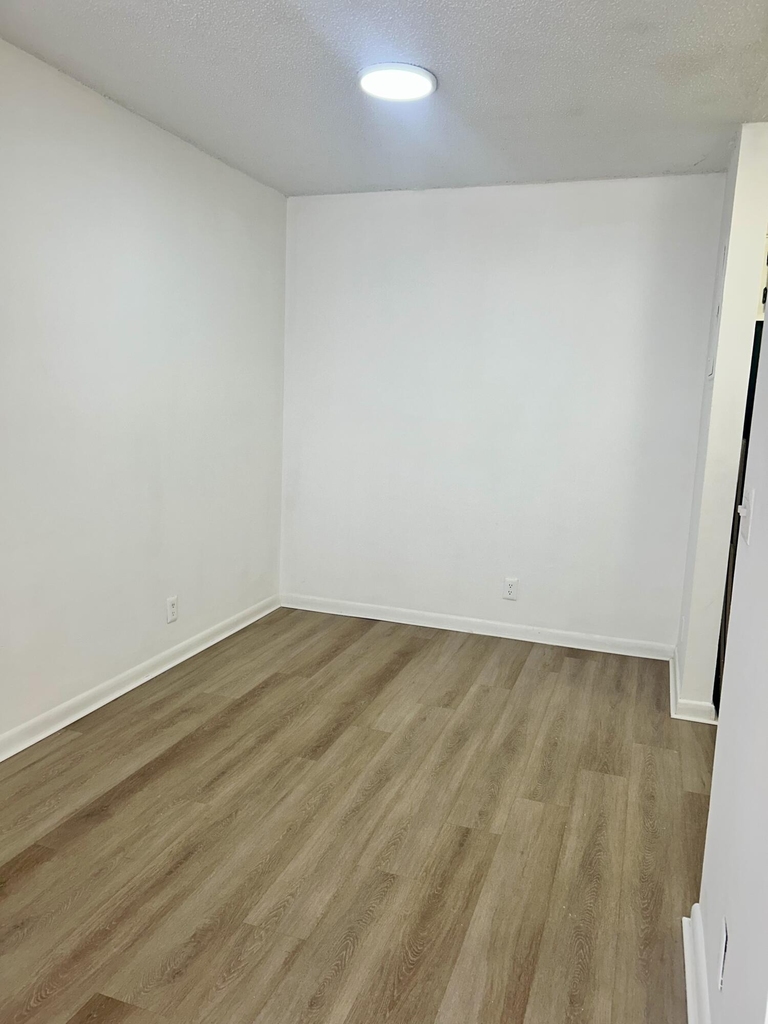 11606 Royal Palm Boulevard - Photo 8