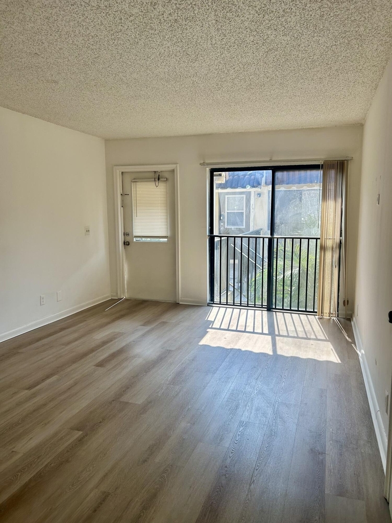 11606 Royal Palm Boulevard - Photo 5