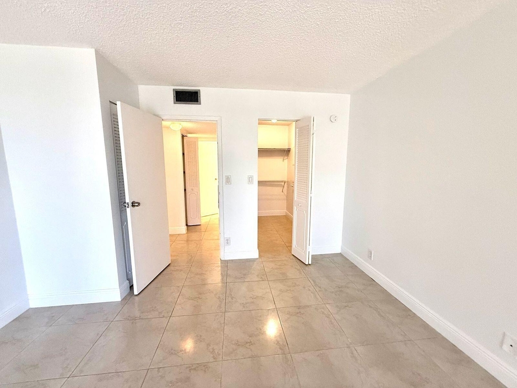 1000 Parkview Drive - Photo 17