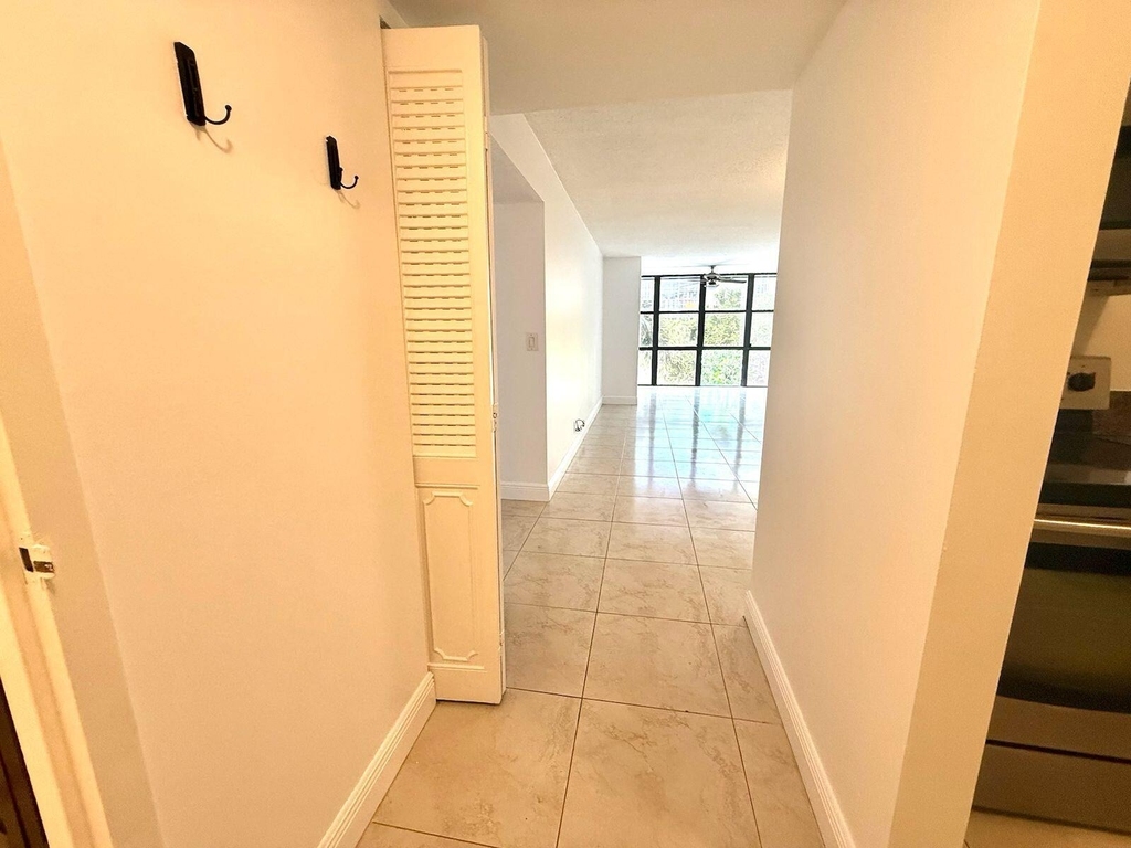 1000 Parkview Drive - Photo 11