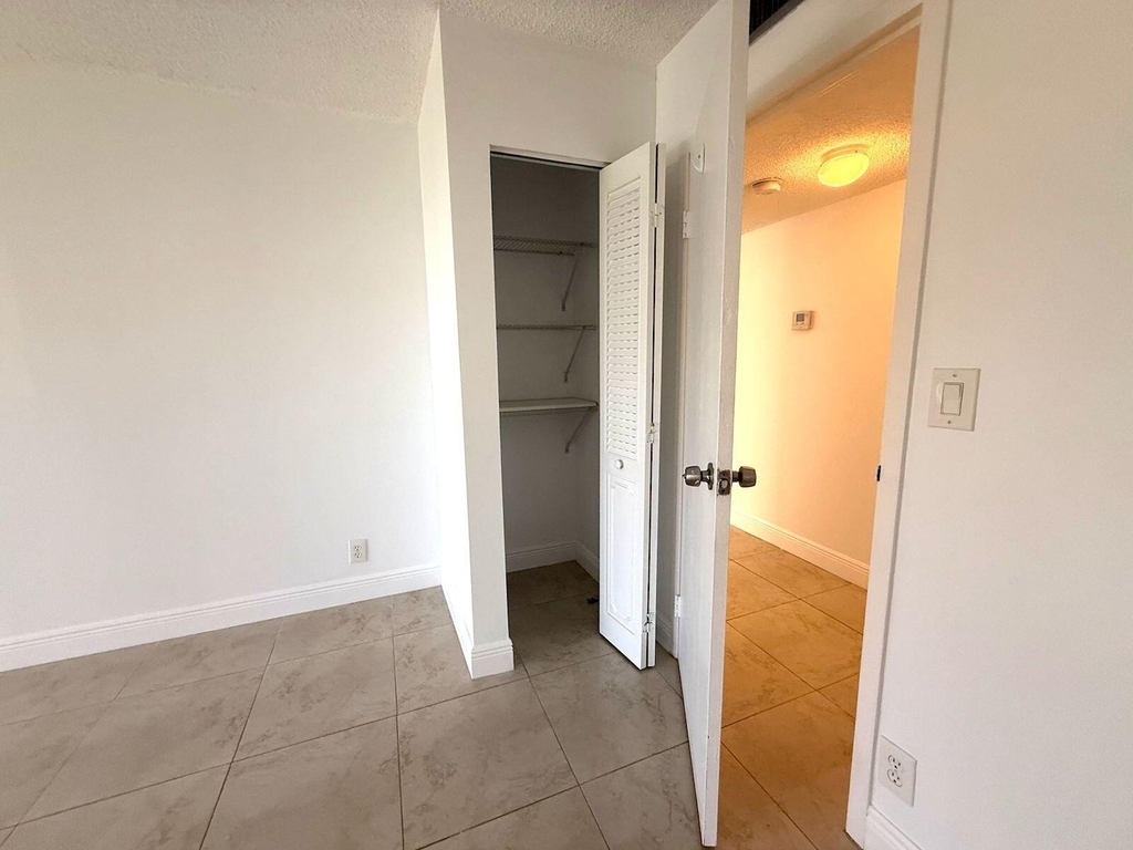 1000 Parkview Drive - Photo 15