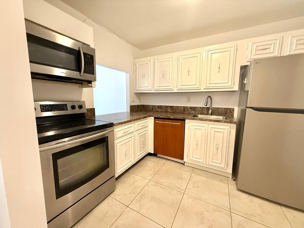 1000 Parkview Drive - Photo 9