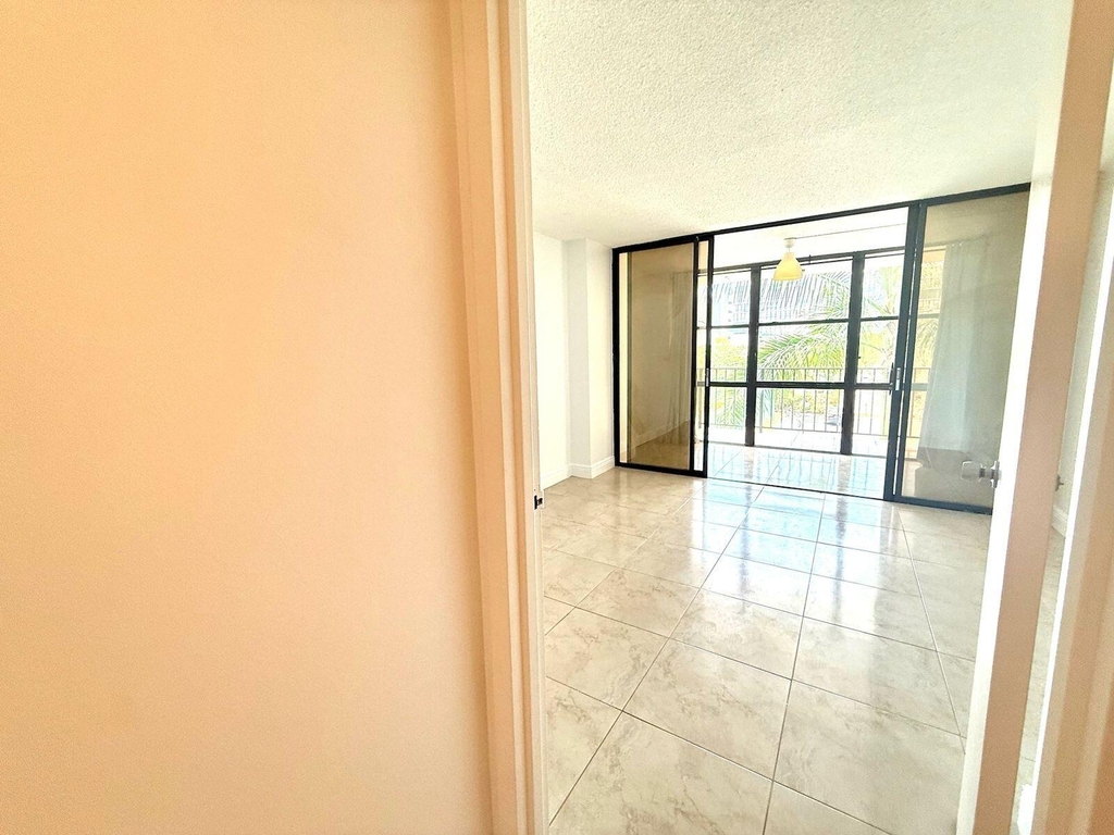 1000 Parkview Drive - Photo 20