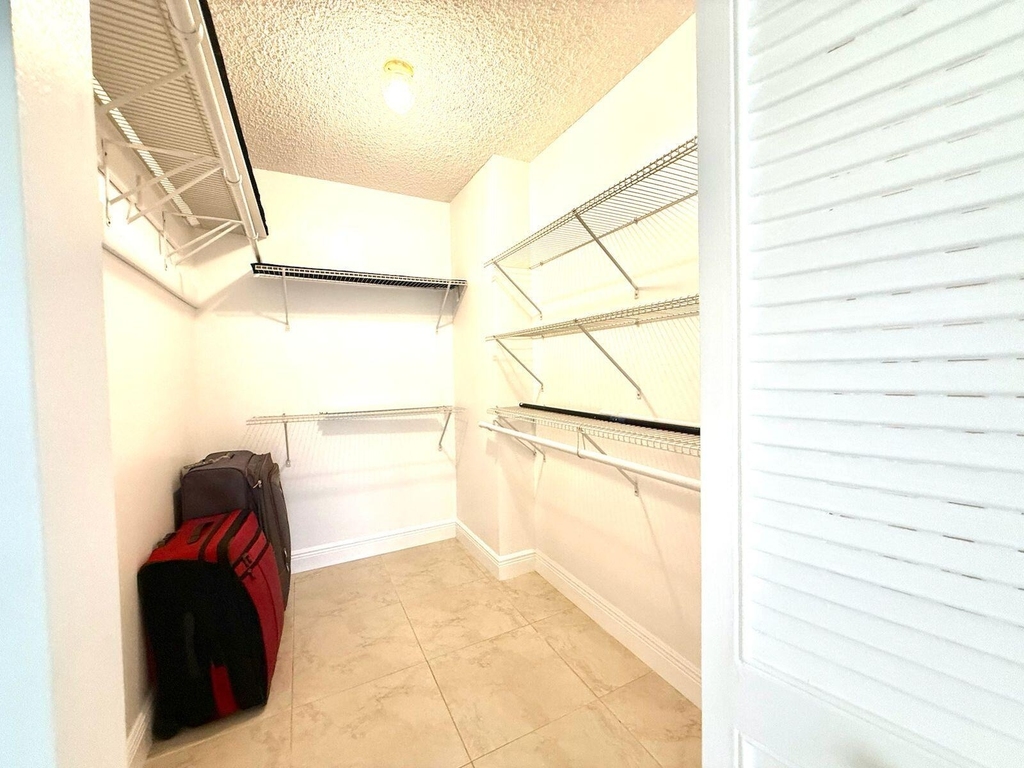 1000 Parkview Drive - Photo 16