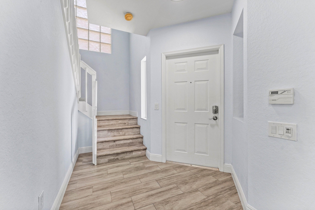 5477 Queenship Court - Photo 4