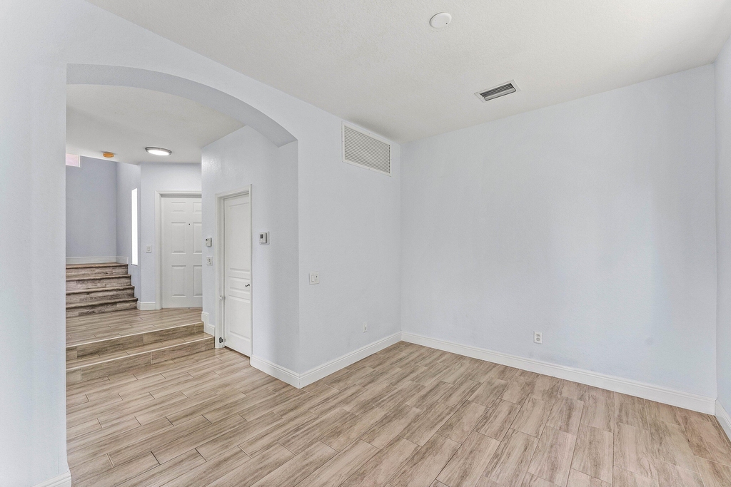 5477 Queenship Court - Photo 6