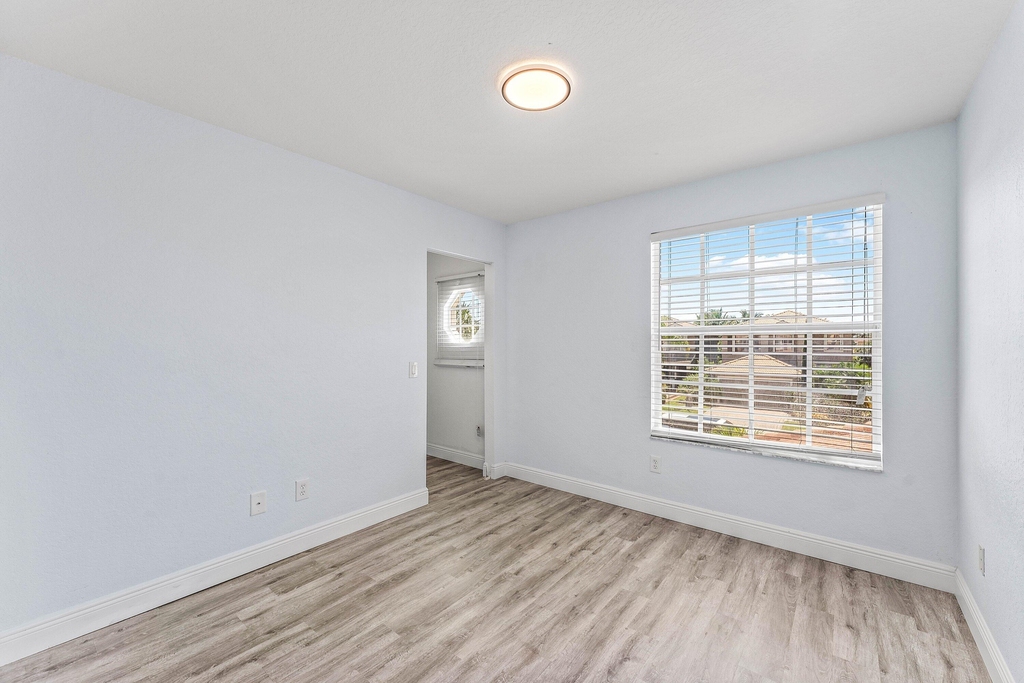 5477 Queenship Court - Photo 21
