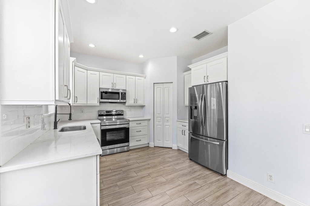 5477 Queenship Court - Photo 9