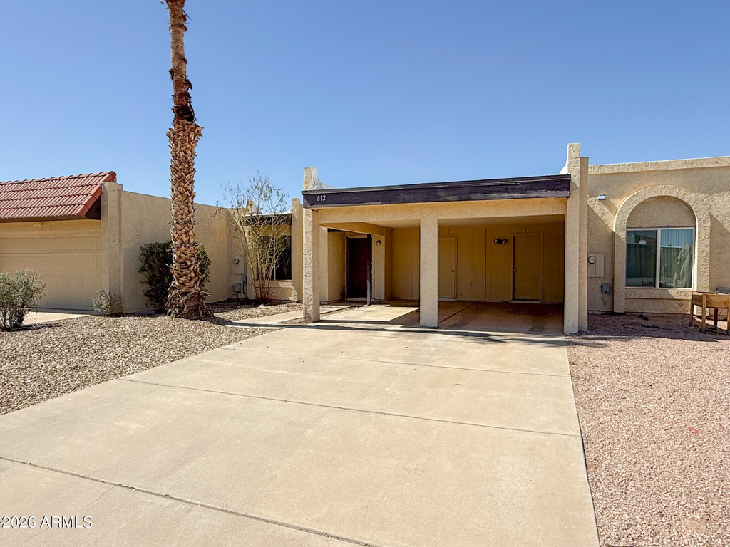 812 W Duke Drive - Photo 0
