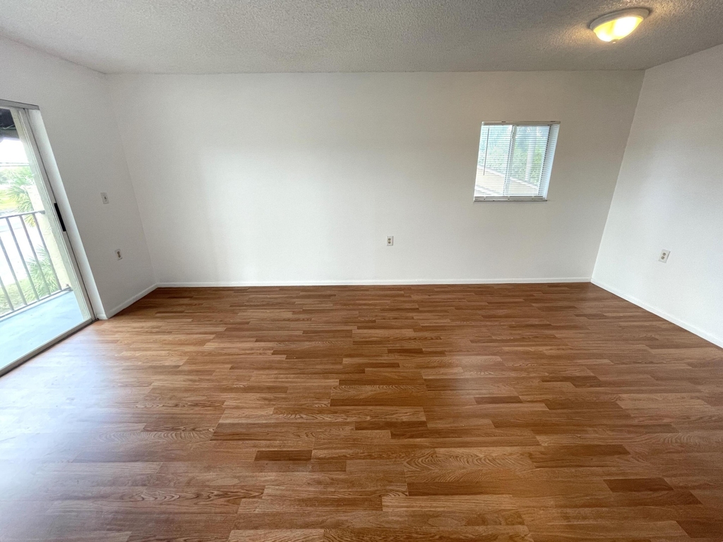 1068 N Benoist Farms Road - Photo 3