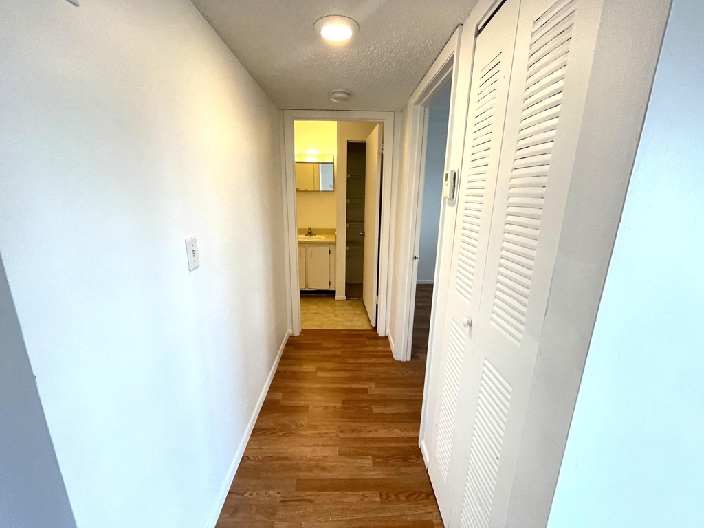 1068 N Benoist Farms Road - Photo 4