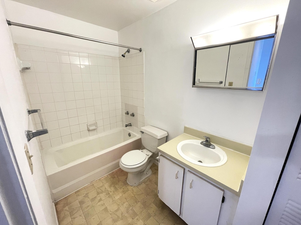 1068 N Benoist Farms Road - Photo 8