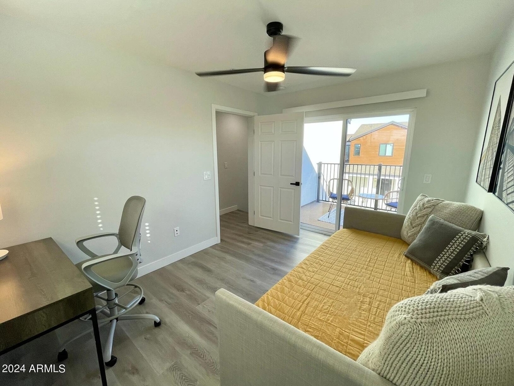 815 E Roma Avenue - Photo 10