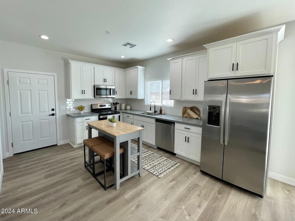 815 E Roma Avenue - Photo 5