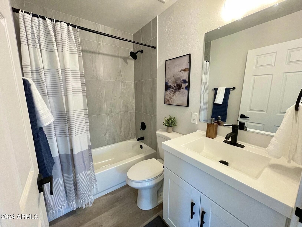 815 E Roma Avenue - Photo 12