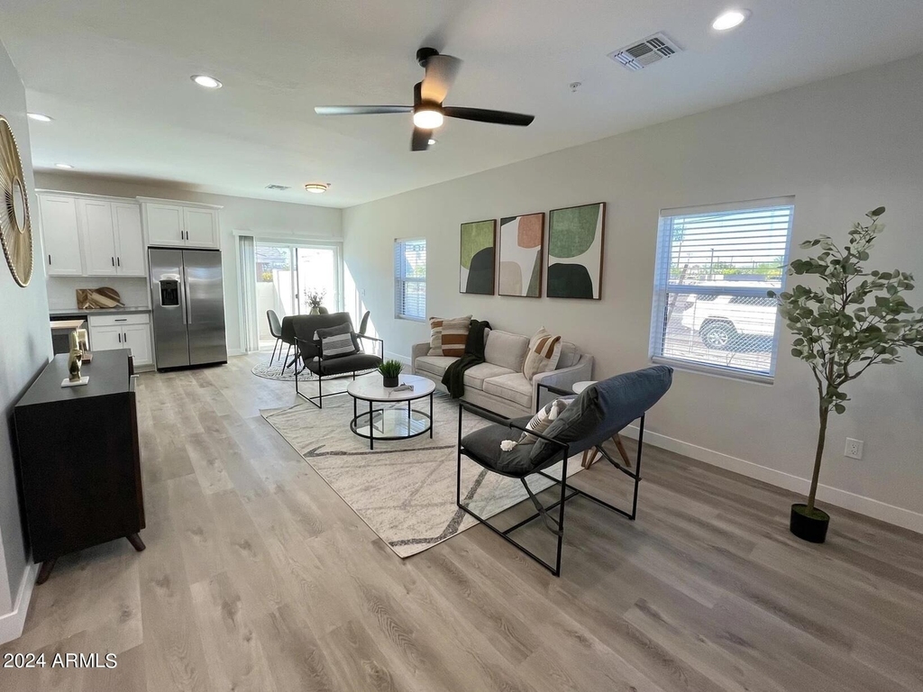 815 E Roma Avenue - Photo 1